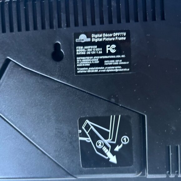 Preowned 18'' x 7'' Dual Digital Picture Frame - Picture 11 of 14